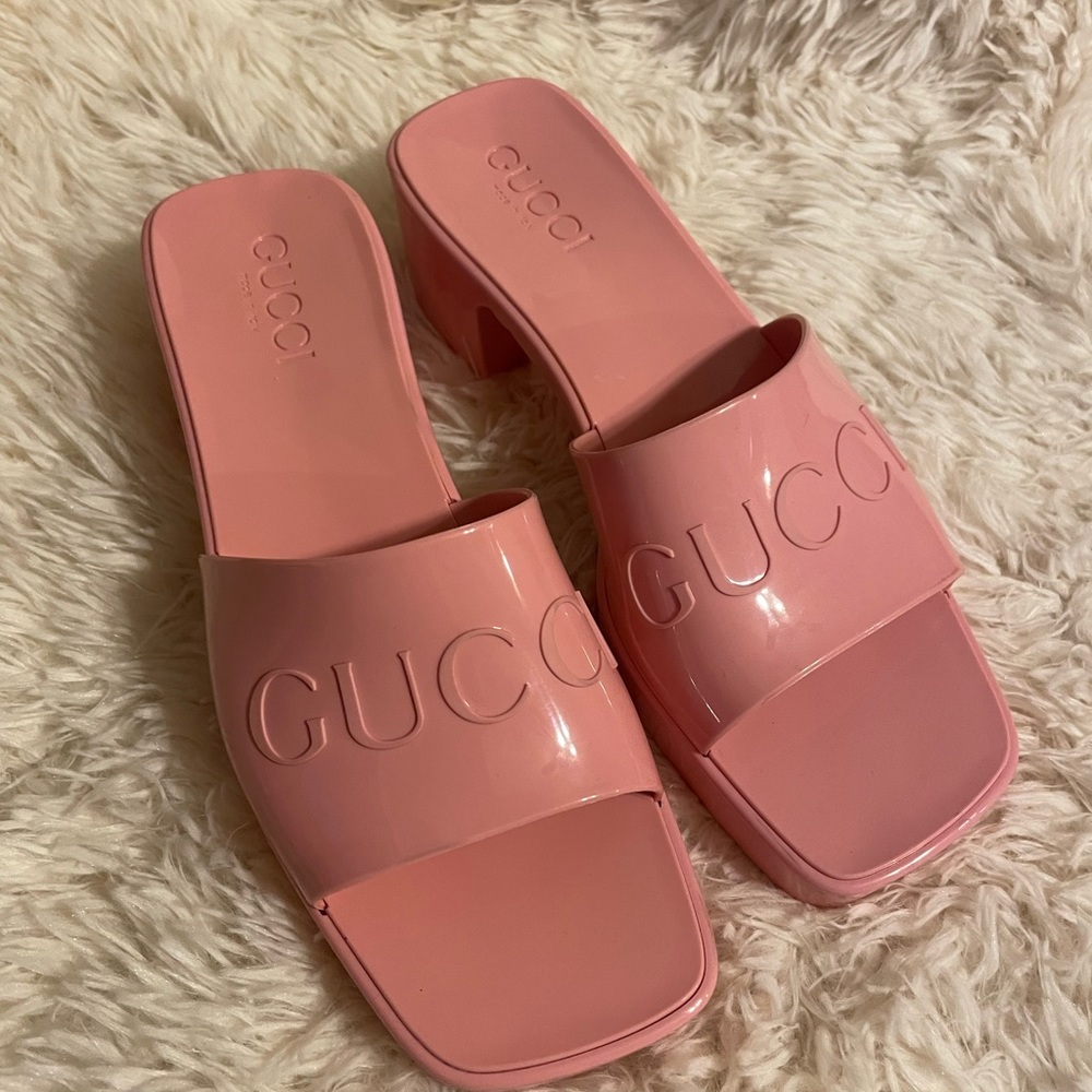 Gucci Rubber Logo Platform Slide Sandal - Picture 3 of 6